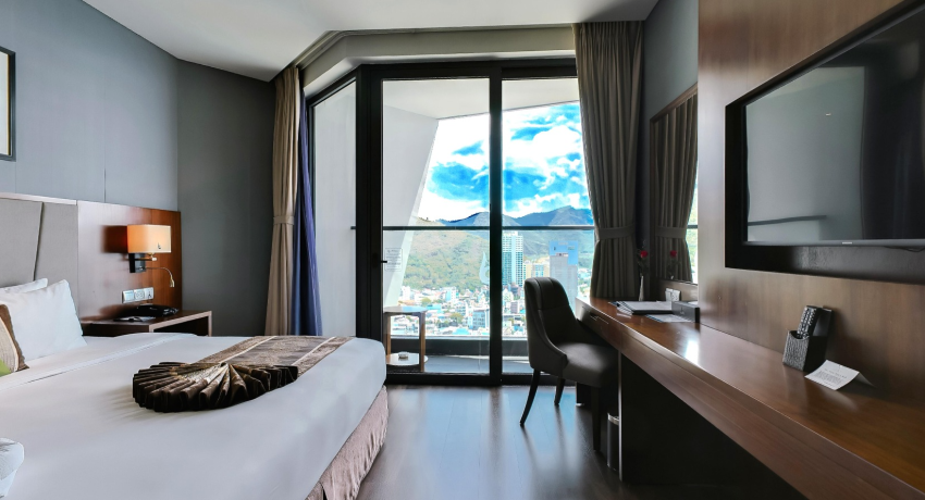 Phòng Superior View Biển và Núi Cô Tiên