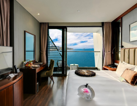 Pacific Double Room With Ocean View And Private Balcony Bathtub