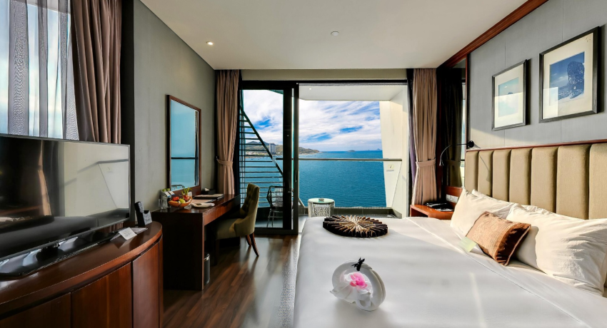 Pacific Double Room With Ocean View And Private Balcony Bathtub