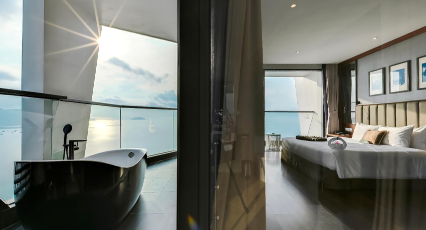 Pacific Double Room With Ocean View And Private Balcony Bathtub