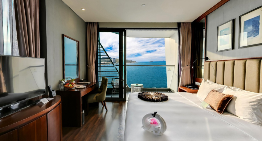 Pacific Double Room With Ocean View And Private Balcony Bathtub